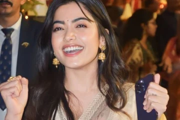 முண்டா பனியனில் புஷ்பா பட நாயகி ராஷ்மிகா மந்தனா!! டிரெண்ட்டாகும் புகைப்படங்கள்..