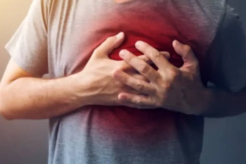 இளம் வயதில் மாரடைப்பு வருவதற்கான காரணம் என்ன? அவசியம் தெரிஞ்சிக்கோங்க