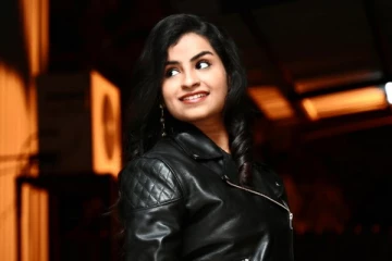 நம்ம சிவாங்கியா இது...என்ன இப்படி மாறிட்டாங்களே! வாய் பிளக்கும் ரசிகர்கள்