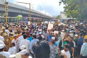 கோயம்பேடு மசூதியை இடிக்க கடும் எதிர்ப்பு; இஸ்லாமியர்கள் தீவிர போராட்டம் - பின்னணி என்ன?