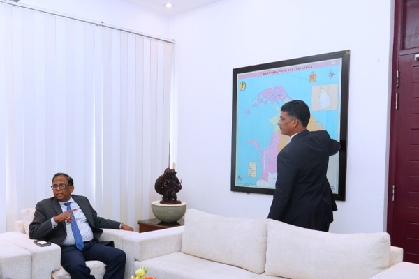 காணி விடுவிப்புக்கள் தொடர்பில் வடக்கு ஆளுநரிடன் கேட்டறிந்த அமெரிக்க தூதரக அதிகாரி | Us Embassy Official Meets Governor Land Releases