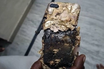 ஸ்மார்ட்போன் வெடித்ததில் ரத்த வெள்ளத்தில் உயிரிழந்த பெண்! எச்சரிக்கை செய்தி