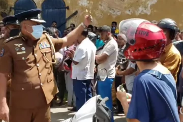 இலங்கையில் வெள்ளைக்கார குடும்பத்தை மிரட்டிய பொலிஸ்