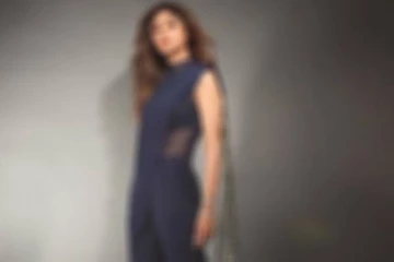 உடல் ரீதியாக விமர்சிக்கப்பட்ட நடிகை.. இன்று பல கோடி சொத்துக்கு அதிபதி