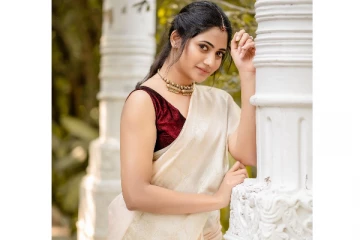 அட.. நம்ம லாஸ்லியாவா இது... பாப் கட்டிங்..திருமண கவுன்.. கடற்கரையில் புது கெட்அப்பில் வெளியான புகைப்படம்