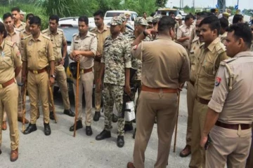 வெவ்வேறு இடங்களில் துண்டு துண்டாக கண்டெடுக்கப்பட்ட இளம்பெண்ணின் உடல்