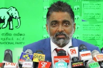 முதிர்ச்சியற்ற அரசியல் தலைமையினால் நாட்டில் பயனில்லை : ஜே.வி.பி யை சாடும் ரணில் தரப்பு