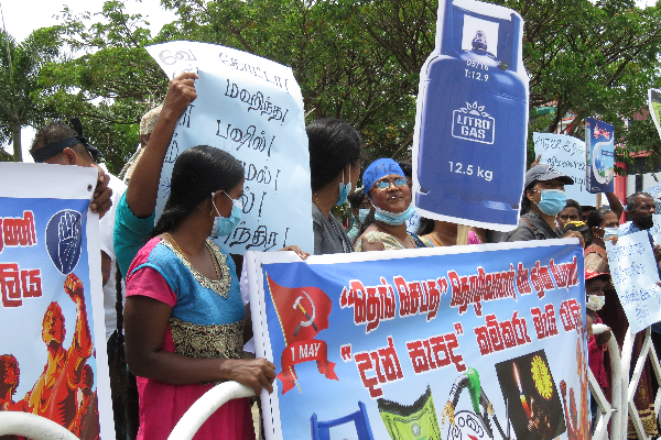 மட்டக்களப்பின் பல பகுதிகளில் அரசாங்கத்துக்கு எதிராக போராட்டங்கள் முன்னெடுப்பு | Protests Against Government Many Parts Batticaloa