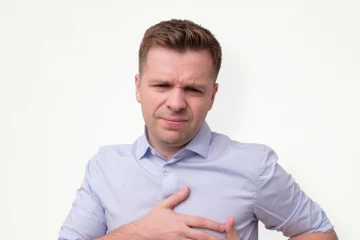 ஆண்களை தாக்கும் மார்பக புற்றுநோய்: அறிகுறிகள், பாதிப்புகள் என்னென்ன?