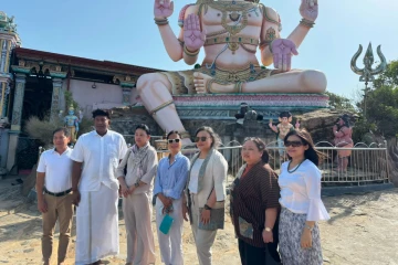 இலங்கை வந்த இராஜதந்திரிகள் திருக்கோணேஸ்வர ஆலயத்தில் ஆலயத்தில் விசேட வழிபாடு