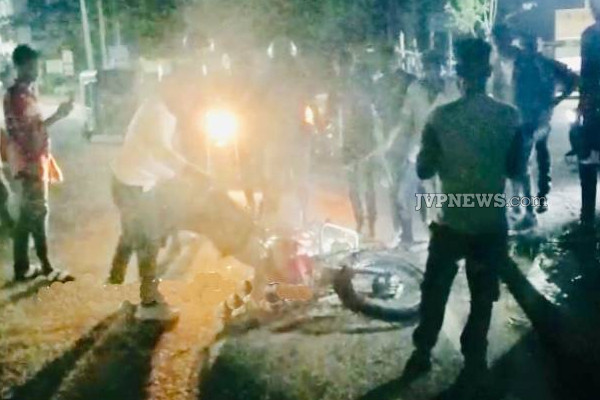 வவுனியாவில் திடீரென அடுத்தடுத்து தீப்பற்றி எரிந்த மோட்டார் சைக்கிள்கள்! | Motorcycles Suddenly Caught Fire In Vavuniya