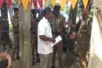 முட்டையுடன் தேர்தலுக்கு வந்த பொதுஜன பெரமுன அணியினரால் ஏற்பட்ட பரபரப்பு!