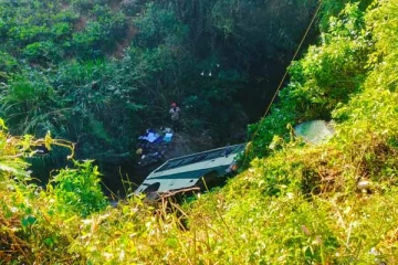 ஹட்டன் பகுதியில் பேருந்து விபத்து! ஒருவர் பலி - பலர் படுகாயம் (Video)