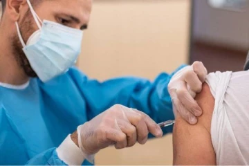 உயிர் பயத்தில் 8 முறை கொரோனா தடுப்பூசி போட்ட நபர்! என்ன ஆனார் தெரியுமா? ஆச்சரிய தகவல்