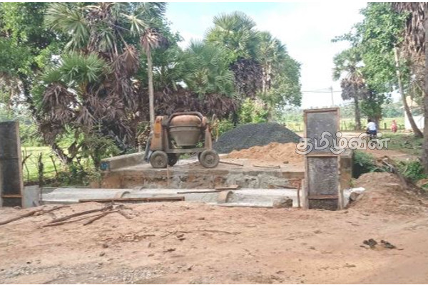முடிக்கப்படாத முள்ளியவளை - வற்றாப்பளை வீதி புனரமைப்பு பணிகள்: மக்கள் விசனம் (Photos) | Mulliyawela Variappalai Road Reconstruction Works