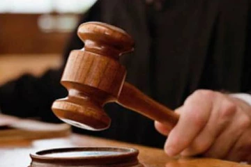 யாழ். பேருந்து நிலையத்தில் பிறந்தநாள் கொண்டாடிய நூறுக்கும் மேற்பட்டவர்களை கைது செய்யுமாறு நீதவான் உத்தரவு