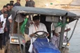 வாக்கு சேகரிப்பின் போது ட்ராக்டர் ஓட்டிய முதல்வர் விஜய்