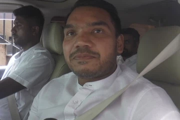 ජනතාව රවට්ටන්න පරීක්ෂණ කරන්න එපා.. ආණ්ඩුව ලිස්සලා යන්න හැදුවත් අපි හෙට එනවා - නාමල් රාජපක්ෂගෙන් රතු එළියක්