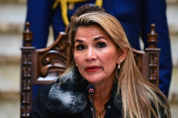 கையை அறுத்து தற்கொலைக்கு முயன்ற முன்னாள் அதிபர்