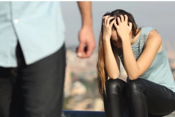 காதலிக்க மறுத்த பெண்ணை தாக்கிய 20 வயது கல்லூரி மாணவன்