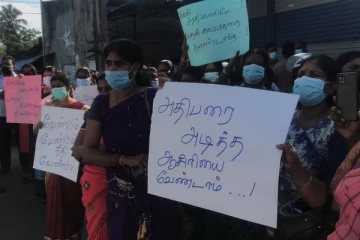 அதிபரை அடித்த ஆசிரியை எமக்கு வேண்டாம்;  ஸ்ரீசண்முகா இந்து மகளிர் கல்லூரி  பெற்றோர் போர்க்கொடி!