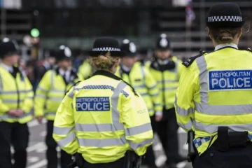 அதிகரிக்கும் குற்றச்செயல்கள்... 2,000 அதிகாரிகளை இழக்கும் பிரித்தானியாவின் மிகப்பெரிய படை