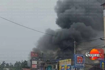 වවුනියාව ප්‍රදේශයේ වෙළෙඳසැළක ගින්නක්