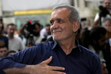 ஈரான் ஜனாதிபதிக்கு வந்த சோதனை ; நடுவழியில் பழுதடைந்து நின்ற பாதுகாப்பு வாகனங்கள்