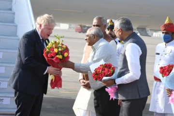 இந்தியாவிற்குள் நுழைந்தார்   பிரிட்டன் பிரதமர்