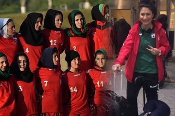 தாலிபான்களிடம் ஒரு பெண் சிக்கினாலும் அவ்வளவுதான்... ஆப்கானிஸ்தான் கால்பந்து பயிற்சியாளர் கூறும் கதிகலங்க வைக்கும் தகவல்