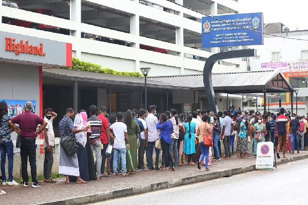 கடும் பொருளாதார நெருக்கடி- இலங்கையிலிருந்து வெளியேறும் இளைஞர்களின் எண்ணிக்கை அதிகரிப்பு | Increase In The Number Of Young Leaving Sri Lanka