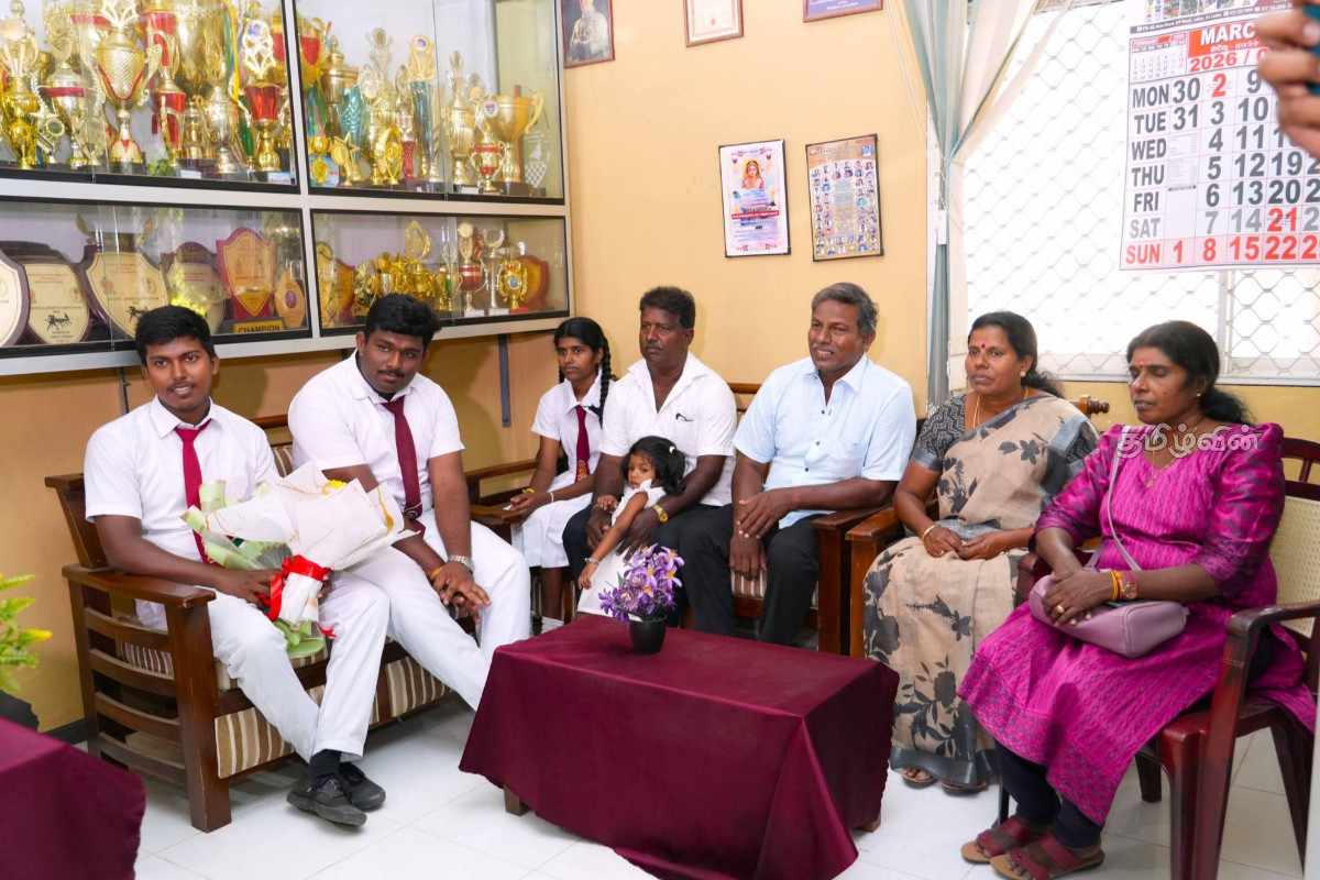 அகில இலங்கை ரீதியில் முதலிடம் பெற்ற தமிழ் மாணவன்: பாடசாலை சமூகம் நெகிழ்ச்சி | Student Who Has Ranked First All Over Sri Lanka