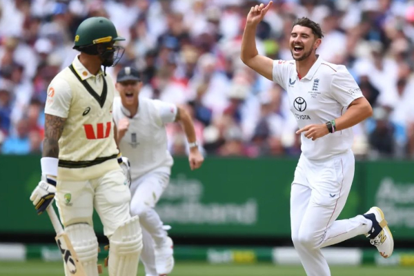 Boxing ஆஷஸ் போட்டியை கையிலெடுத்த பந்துவீச்சாளர்கள் | Bowlers Who Took Over The Boxing Day Test Aus Eng