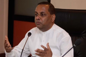 எரிபொருள் மற்றும் எரிவாயு விலை குறைப்பு தொடர்பில் அமைச்சர் வெளியிட்டுள்ள தகவல்