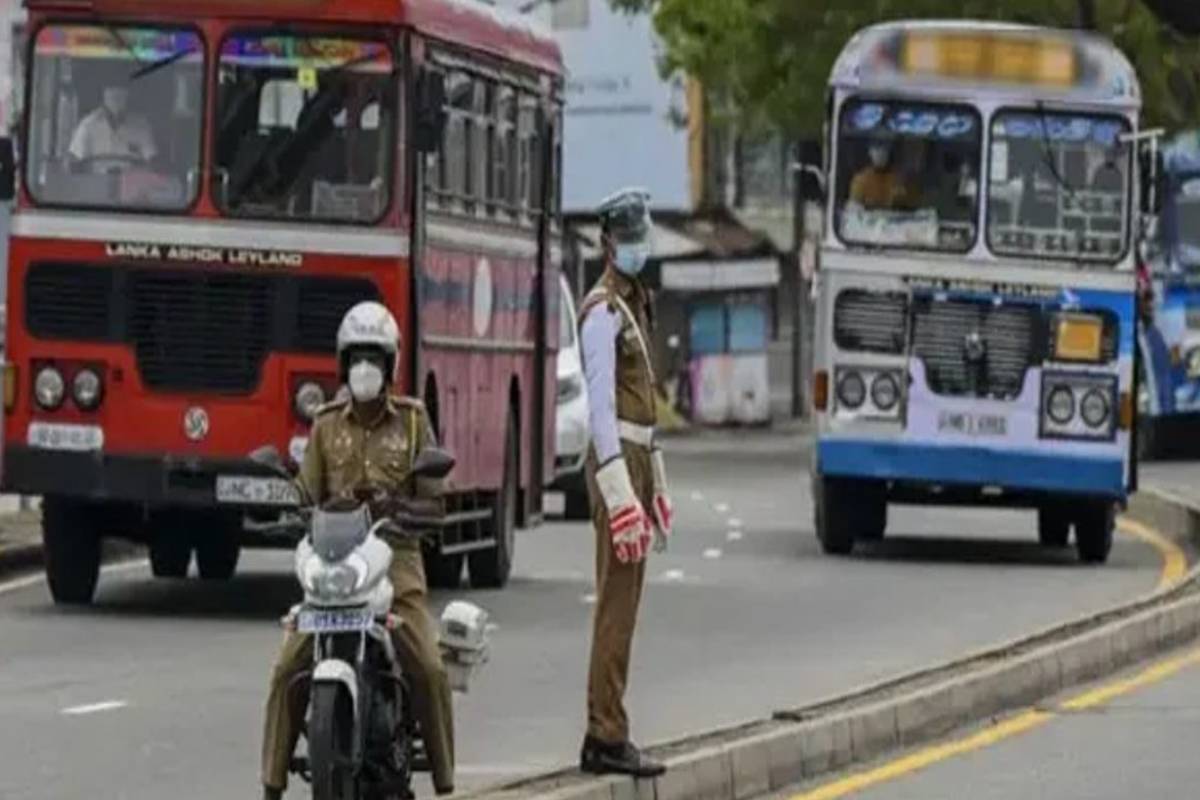 மண்ணெண்ணெயில் இயக்கப்பட்ட 4 பேருந்துகள் பறிமுதல் - அம்பலாங்கொடை பகுதியில் திடீர் சோதனை | 4 Buses Running On Kerosene Seized In Ambalangoda மண்ணெண்ணெயில் இயக்கப்பட்ட 4 பேருந்துகள் பறிமுதல் - அம்பலாங்கொடை பகுதியில் திடீர் சோதனை | 4 Buses Running On Kerosene Seized In Ambalangoda