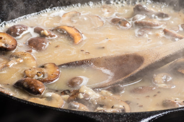 ரொட்டிக்கு தொட்டுக்கொள்ள மஷ்ரூம் கிரேவி...ரிச் ஓட்டல் சுவையில் இப்படி செஞ்சு பாருங்க | Mushroom Gravy Recipe