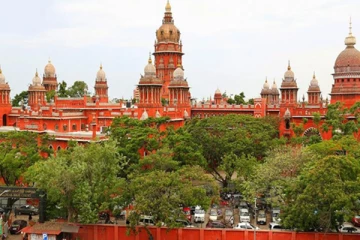 அதிகரிக்கும் கொரோனா - நீதிமன்றத்தில் 50% பணியாளர்களுக்கு மட்டுமே அனுமதி!