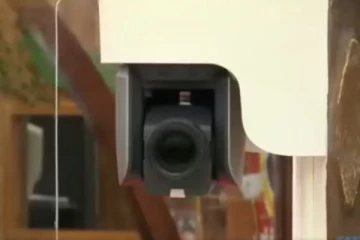 வெளியேறிய போட்டியாளர்.... பிரியங்காவின் முகத்திரையை குறும்படம் போட்டு காட்டிய ரசிகர்கள்