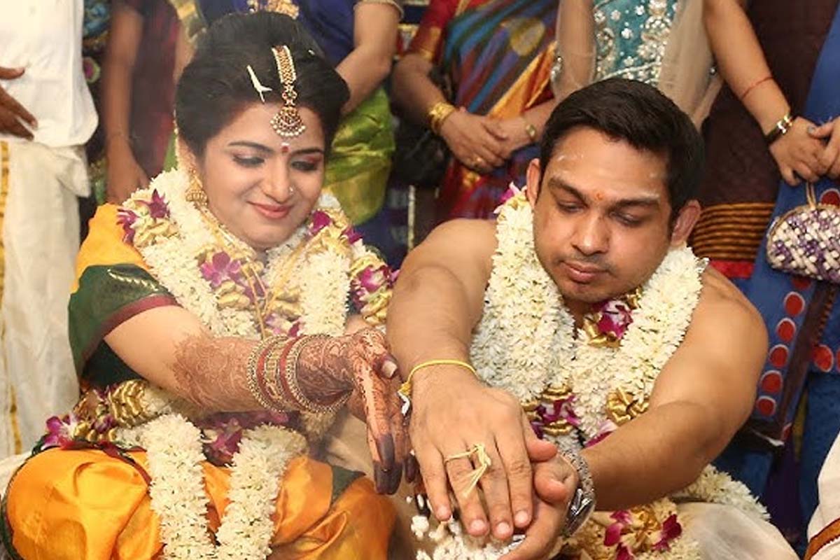 இவருக்கு மட்டும் வயதே ஆகாதா? வெள்ளை நிற புடையில் டிடியின் அசத்தல் காணொளி | Dd Wear White Saree Cute Dance Video Viral