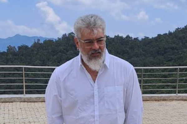 படக்குழுவினருடன் ஹோட்டலில் நடிகர் அஜித்! வீரம் படத்தின் இந்த அன்ஸீன் போட்டோவை பார்த்துள்ளீர்களா