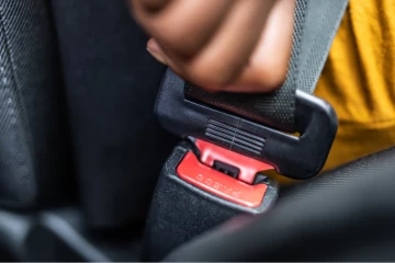 அதிவேக நெடுஞ்சாலைகளில் ஆசனப் பட்டி சட்டம் கட்டாயமாக்கப்படுகிறது