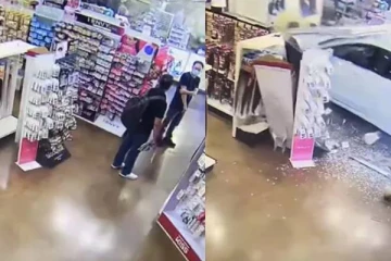 அமெரிக்காவில் கடைக்குள் நின்று பேசியவர்கள் மீது மின்னல் வேகத்தில் பாய்ந்த கார்! வைரலாகும் வீடியோ