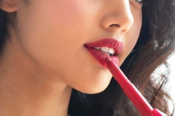 கணவனால் மனைவிக்கு உதட்டில் 16 தையல்கள் ; வில்லங்கமான தகராறு!