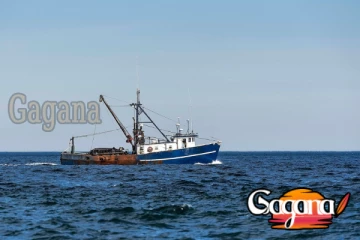 නීති විරෝධී ලෙස ධීවර කටයුතුවල නිරත වූ 07 දෙනෙකු නාවික හමුදා භාරයට