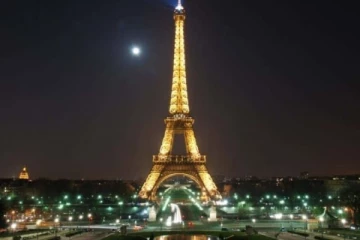 ஈபிள் டவரில் பயங்கர தீ விபத்து - உள்ளே இருந்தவர்களின் நிலை என்ன?