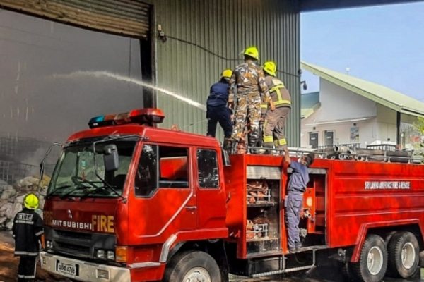 கொழும்பு புறக்கோட்டை கடையொன்றில் பொருட்கள் மற்றும் சொத்துக்கள் தீக்கிரை | Fire Shop In Colombo Kotte கொழும்பு புறக்கோட்டை கடையொன்றில் பொருட்கள் மற்றும் சொத்துக்கள் தீக்கிரை | Fire Shop In Colombo Kotte