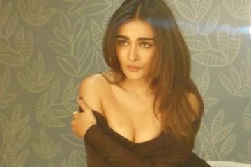 ஷாலினி பாண்டே செம ஹாட் போட்டோஷூட்