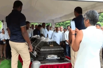 අබිරහසක් ඉතිරි කරමින් කපිල චන්ද්‍රසේන සමුගනියි