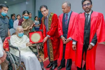 இரா.சம்பந்தனுக்கு தங்க விருது