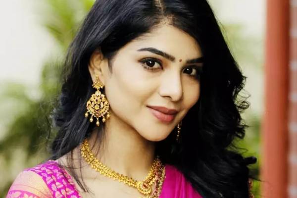 காசு வாங்கிட்டு ஏமாற்றிய குக்வித் கோமாளி நடிகை.. எல்லாம் அந்த டிவி கொடுக்குற தைரியம் தான்.. | Cook With Comali Pavithra Misuse For Movie Chance